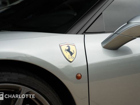 Used 2011 Ferrari 458 Italia Coupe RWD image 9