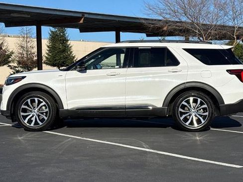 Used 2025 Ford Explorer ST-Line RWD image 13