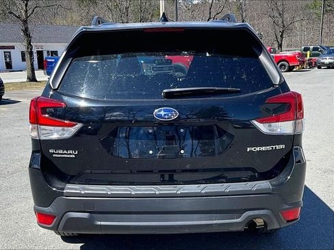Used 2022 Subaru Forester Premium image 5