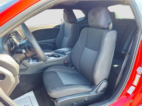 Certified 2015 Dodge Challenger SXT image 19