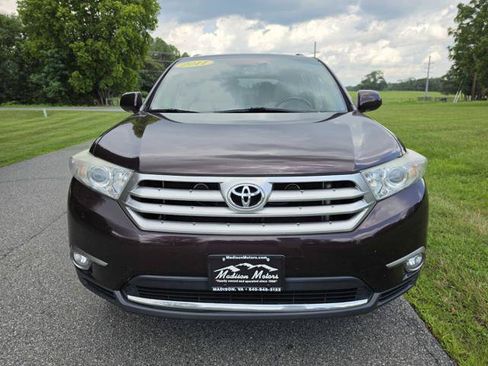 Used 2011 Toyota Highlander Limited w/ Tow Pkg AWD/4WD image 3
