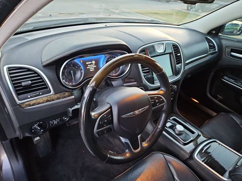Used 2016 Chrysler 300 C image 16