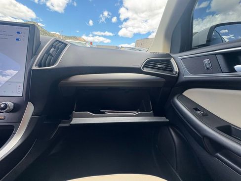 Used 2024 Ford Edge SEL image 25