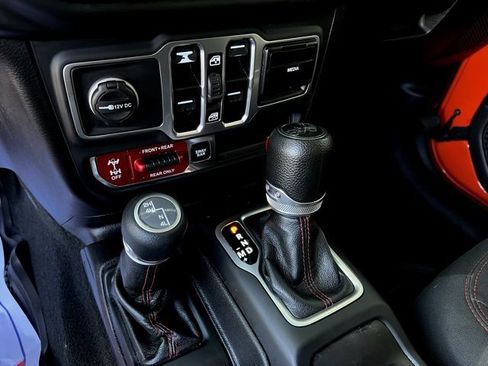 Used 2018 Jeep Wrangler Unlimited Rubicon w/ Safety Group image 42