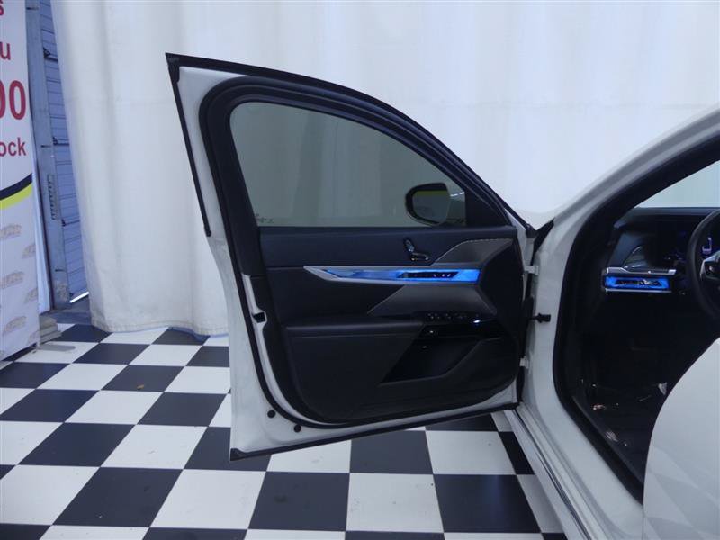 Used 2024 BMW i7 xDrive60 w/ Premium Package AWD/4WD image 25