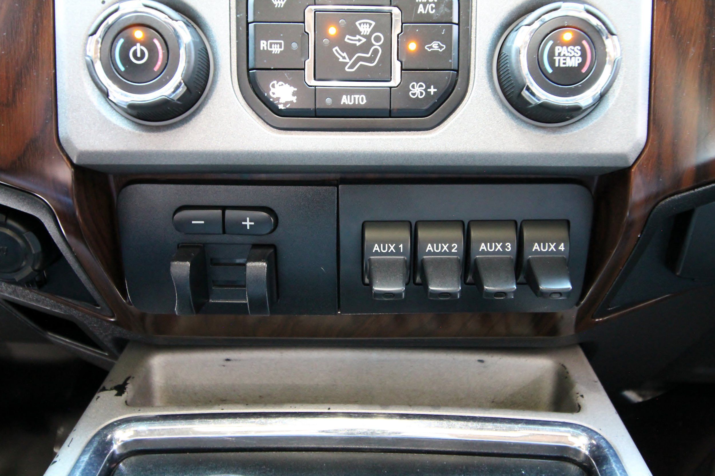 Used 2015 Ford F250 Lariat w/ Lariat Ultimate Package AWD/4WD image 32