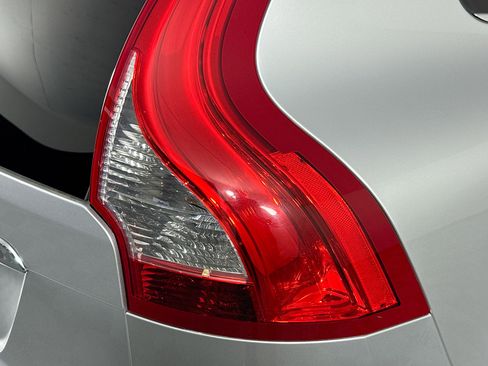 Used 2016 Volvo XC60 T5 Platinum w/ Protection Package image 33