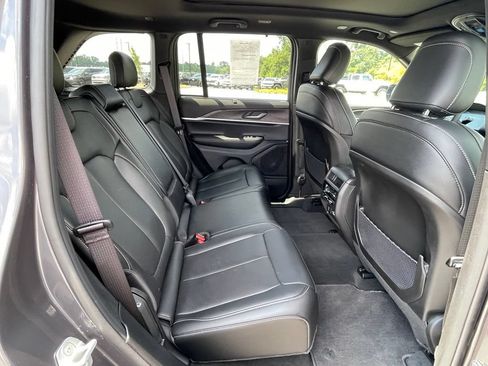 Certified 2025 Jeep Grand Cherokee Limited w/ Luxury Tech Group II AWD/4WD image 48