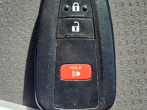 Used 2022 Toyota Prius LE image 32