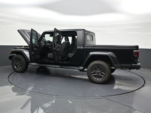 Used 2025 Jeep Gladiator Sport image 33