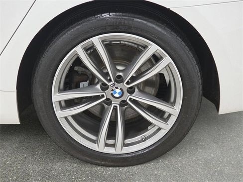 Used 2018 BMW 740i xDrive image 31