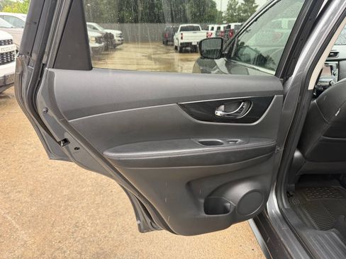 Used 2019 Nissan Rogue SL FWD image 14