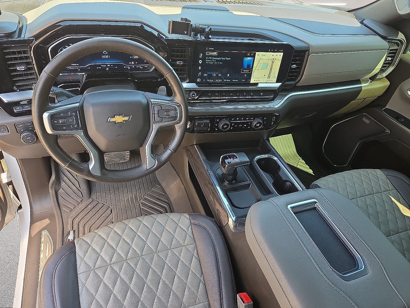 Used 2022 Chevrolet Silverado 1500 LTZ w/ LTZ Premium Package AWD/4WD image 6