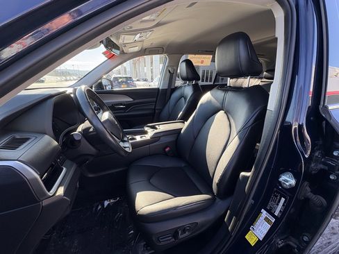 Certified 2024 Toyota Grand Highlander XLE image 11