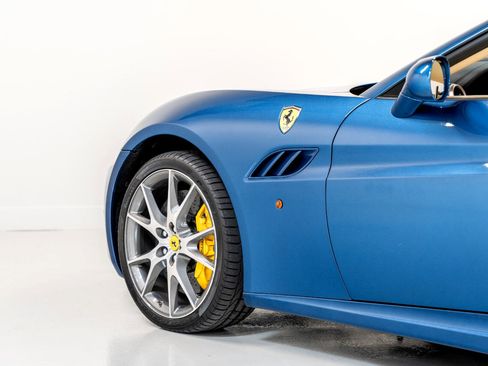 Used 2010 Ferrari California image 18