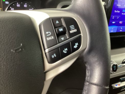 Used 2023 Ford Explorer XLT AWD/4WD image 24
