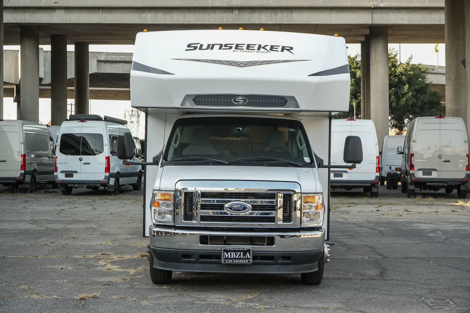 Used 2023 Ford E-450 and Econoline 450 Super Duty w/ Motorhome Prep Package RWD image 2