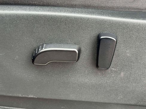 Used 2023 Nissan Frontier SV w/ Midnight Edition Package image 17