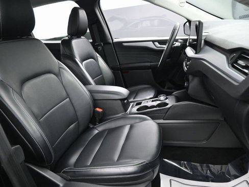 Used 2025 Ford Escape Platinum image 32