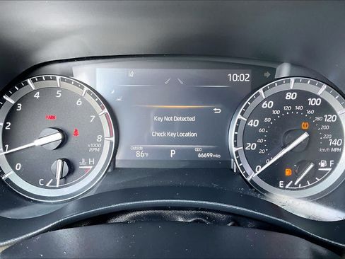 Used 2021 Toyota Highlander XLE FWD image 24