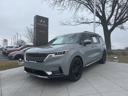 Used 2024 Kia Carnival SX Prestige image 2