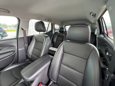 Used 2023 GMC Terrain SLT w/ Infotainment Package II image 13