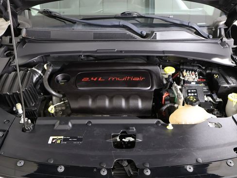 Used 2018 Jeep Compass Latitude w/ Cold Weather Group image 17