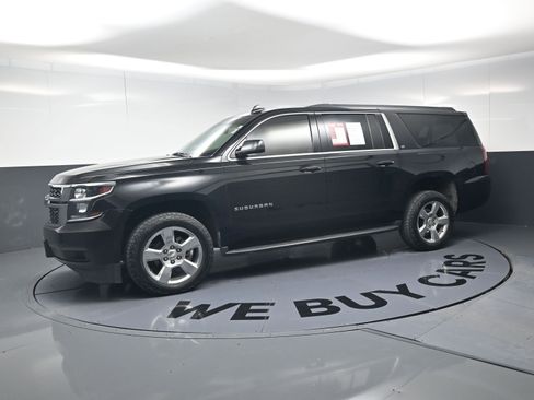 Used 2017 Chevrolet Suburban LT image 6