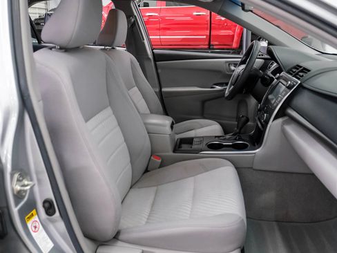 Used 2017 Toyota Camry LE FWD image 34