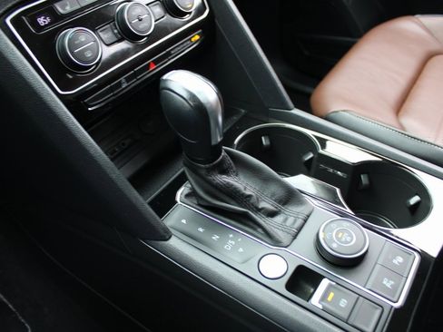 Certified 2021 Volkswagen Atlas SEL Premium image 20