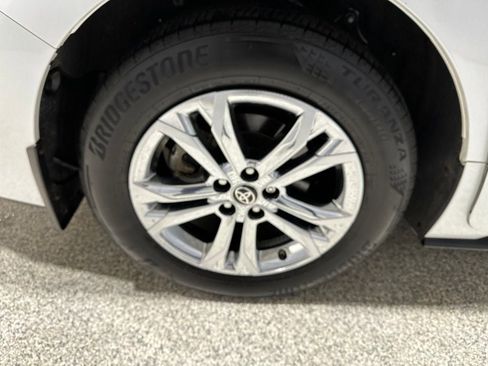 Certified 2024 Toyota Sienna Platinum AWD/4WD image 19