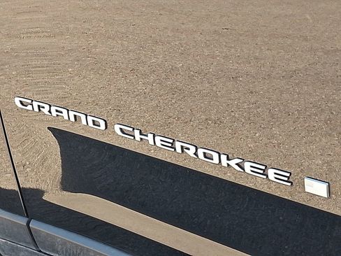 Used 2024 Jeep Grand Cherokee L Limited w/ Luxury Tech Group II AWD/4WD image 29