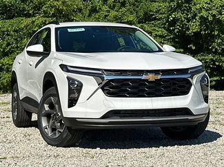 New 2026 Chevrolet Trax LT w/ LT Convenience Package FWD video 2