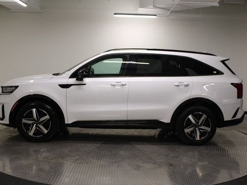 Used 2023 Kia Sorento S w/ Panoramic Sunroof Package FWD image 2