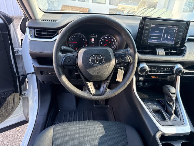 Used 2021 Toyota RAV4 LE FWD image 17