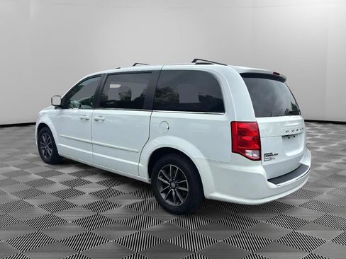 Used 2017 Dodge Grand Caravan SXT FWD image 3