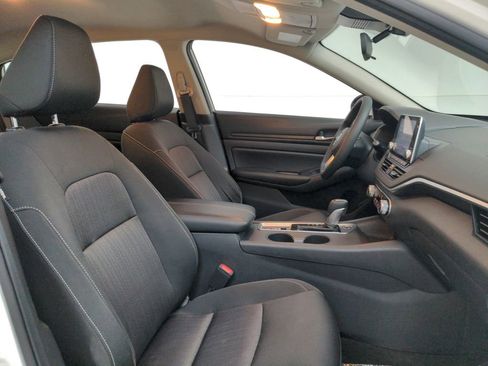 Used 2022 Nissan Altima SV image 25