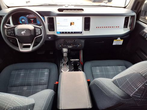 Used 2025 Ford Bronco Heritage Edition AWD/4WD image 9