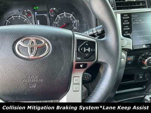 Used 2022 Toyota 4Runner SR5 AWD/4WD image 11