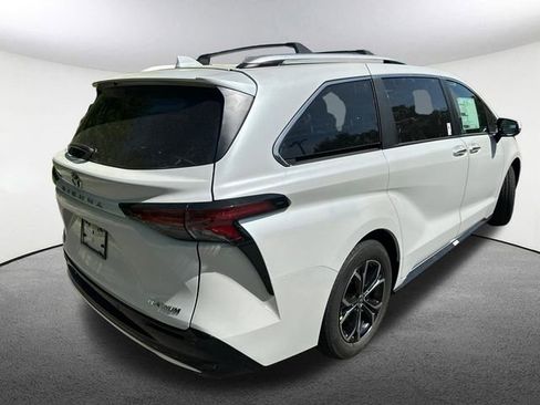 New 2026 Toyota Sienna Platinum AWD/4WD image 9