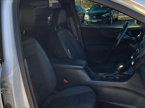 Used 2024 Chevrolet Equinox RS w/ LPO, Floor Liner Package image 9