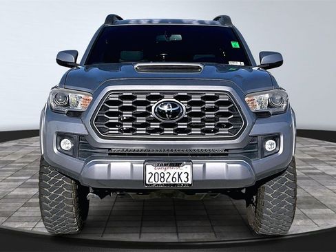 Used 2016 Toyota Tacoma TRD Sport image 4