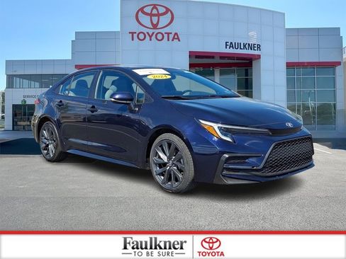 Certified 2024 Toyota Corolla SE FWD image 1