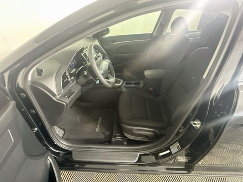 Used 2019 Hyundai Elantra SE w/ Cargo Package FWD image 13
