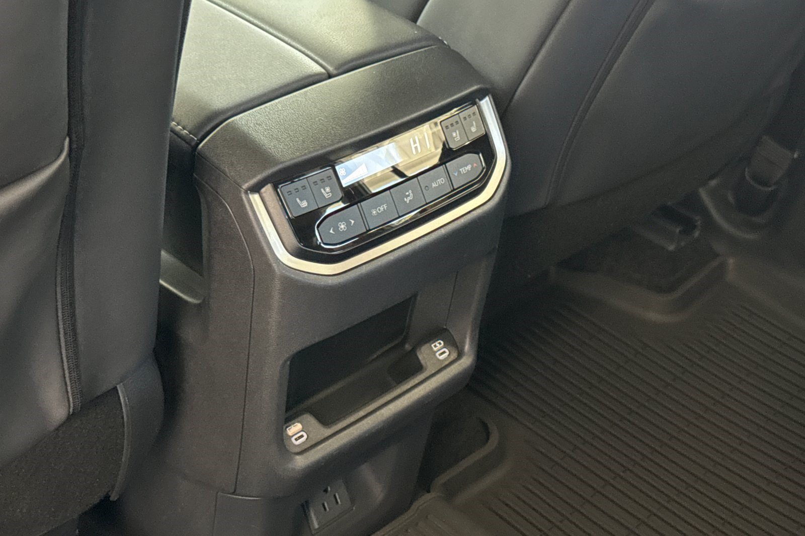 Used 2025 Lexus TX 500h AWD w/ Technology Package image 16