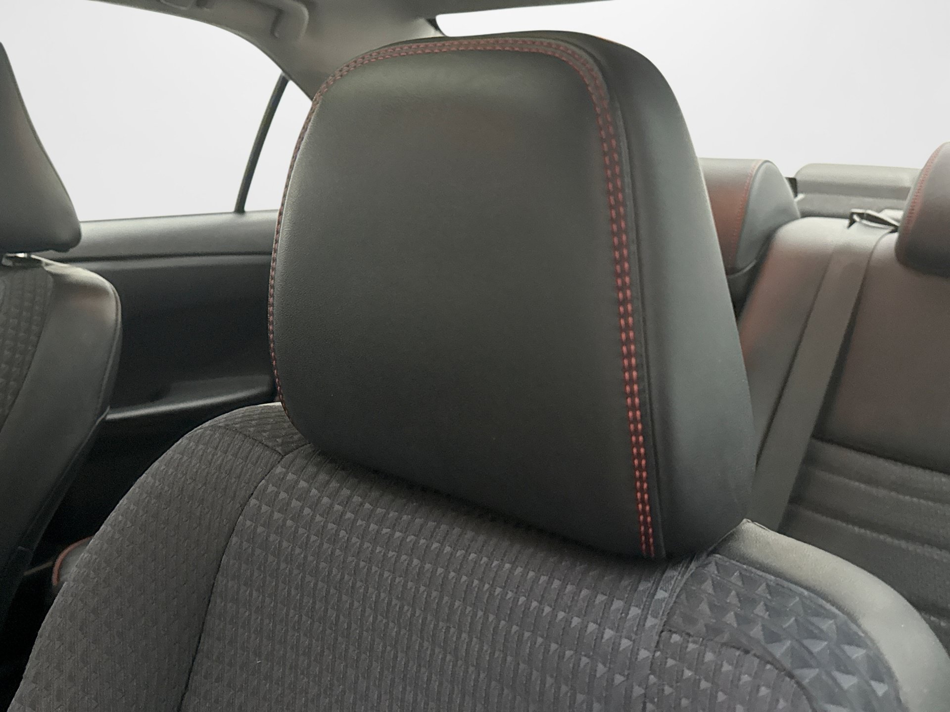 Used 2015 Toyota Camry SE w/ Moonroof Package FWD image 8