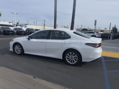 Used 2021 Toyota Camry LE image 10