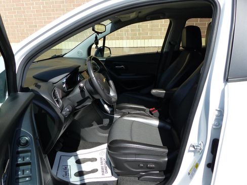 Used 2021 Chevrolet Trax LT w/ Redline Edition AWD/4WD image 21