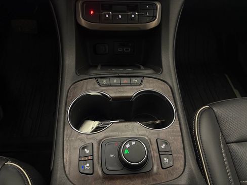 Used 2022 GMC Acadia Denali w/ Denali Ultimate Package FWD image 31
