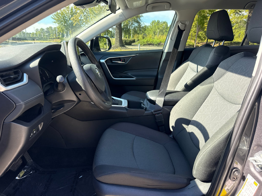 Used 2024 Toyota RAV4 XLE AWD/4WD image 12
